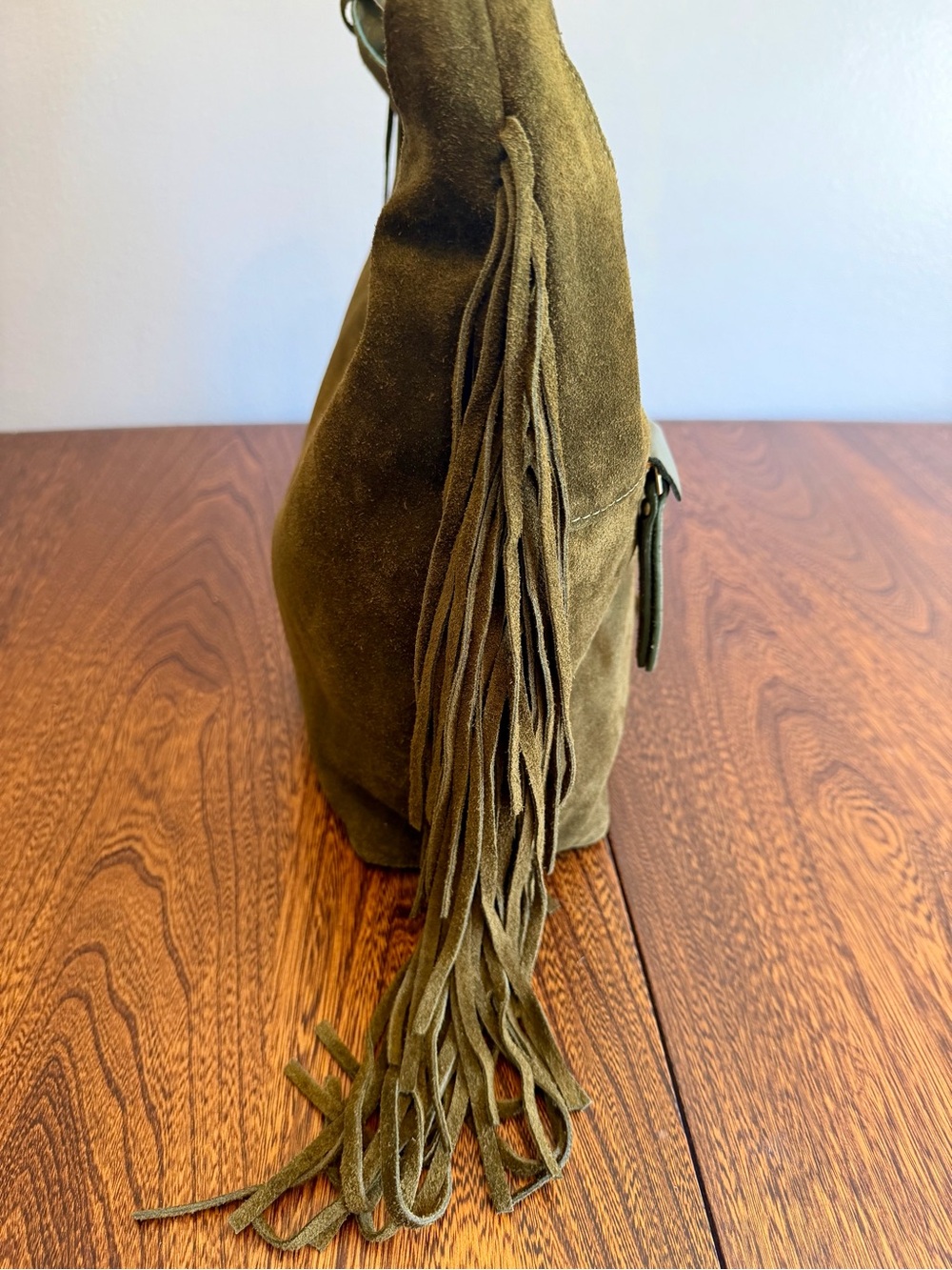 STUNNING Fall’s must have Haute Hippie Olive Green Suede Fringe Hobo Bag! - Picture 4 of 11